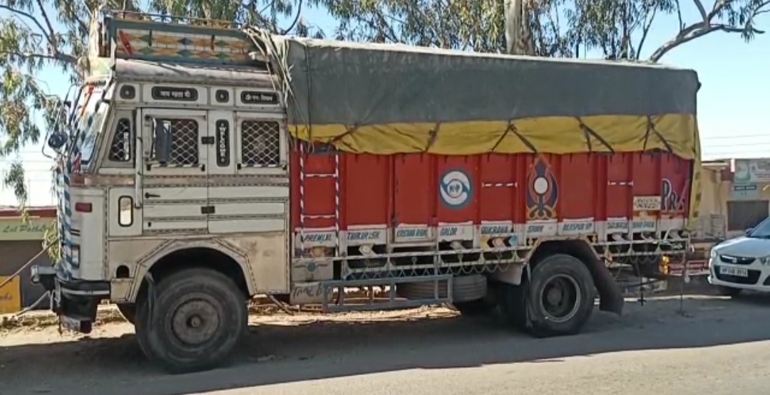 स्वारघाट पुलिस ने 6 घंटे मे पंजाब से ढूंढ निकाला चोरी हुआ सीमेंट से भरा ट्रक